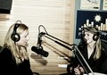 Kasia Cerekwicka i Ma�gorzata Ko�cielniak w RMF Extra! / fot. Konrad Kubu�ka
