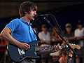 Alex Turner z Arctic Monkeys / fot. PAP/EPA/Steve C. Mitchell