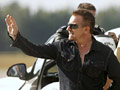 Bono na p�ycie Mi�dzynarodowego Portu Lotniczego w Pyrzowicach / fot. PAP/Andrzej Grygiel