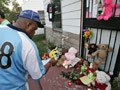 Fani przed domem w Gary (Indiana), w kt�rym Michael Jackson sp�dzi� dzieci�stwo / PAP/EPA