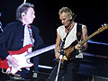 Sting i Andy Summers (na ekranie) z zespo�u The Police w Genewie / fot. PAP/EPA/Martial Trezzini