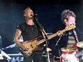 Sting w towarzystwie gitarzysty Andy'ego Summersa i perkusisty Stewarda Copelanda. Koncert w Hamburgu  / fot. PAP/EPA/Kay Nietfeld