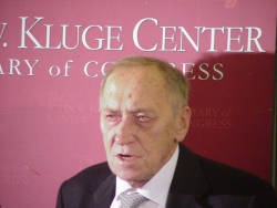 Prof. Leszek Kołakowski odbiera prestiżową Kluge Prize, Waszyngton