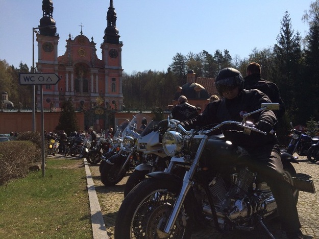 Motocykliści w Wielką Sobotę święcą w Lipce pokarmy, foto. Piotr Bułakowski RMF FM